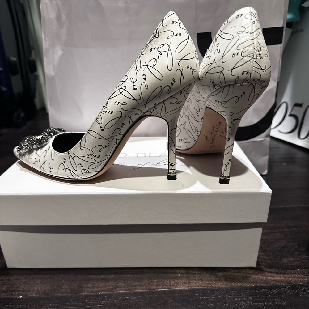 Manolo Blahnik, a decade of love women’s pumps